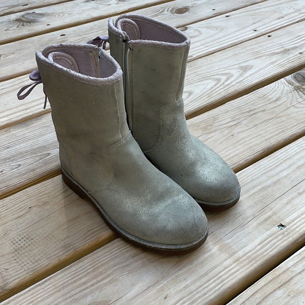 UGG Girls Corene Metallic Taupe Back Bow Winter Boots Size US 3